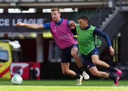 南宫体育平台-从今晨阿贾克斯备战欧联到里昂刷新队史纪录备战欧联，赛前本菲卡调整名单以备足总杯 